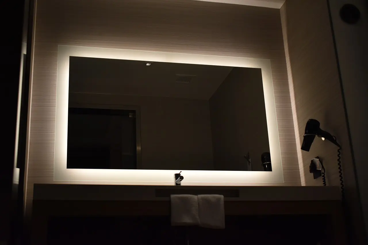 Installer un miroir LED