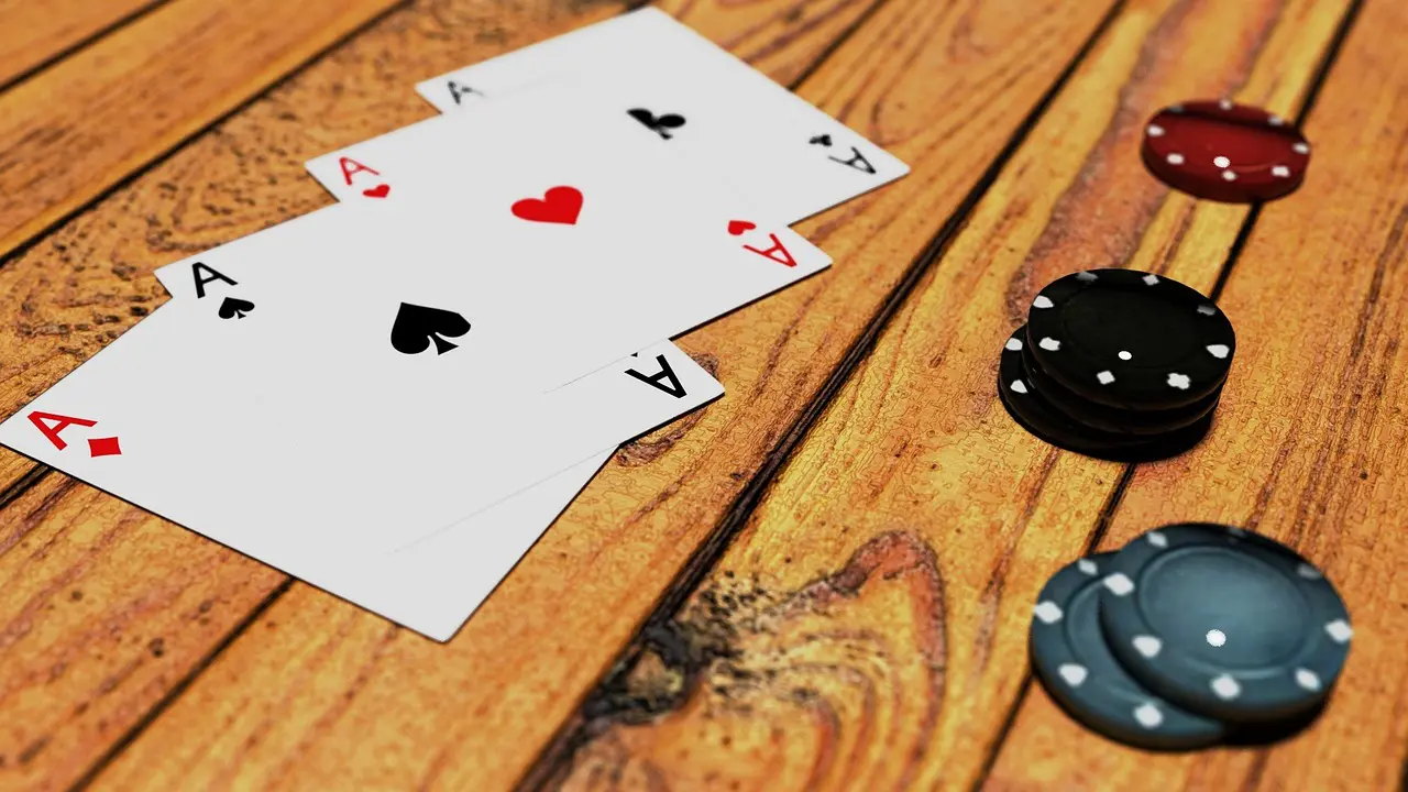 Décorer une table sur le thème du casino